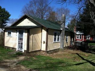 1 Lake Shore Dr, Wales, MA 01081