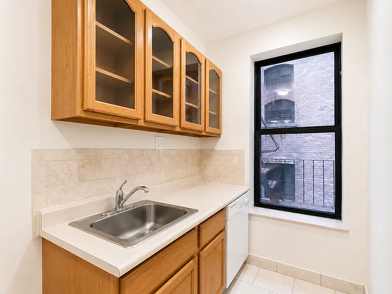 3133 Broadway #6 — Photo 9