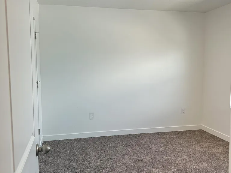 613 N Pear Dr — Photo 22