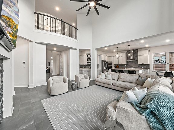 5th image of 124 Low River Ln