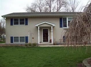 247 Bel Aire Dr, Lowell, IN 46356
