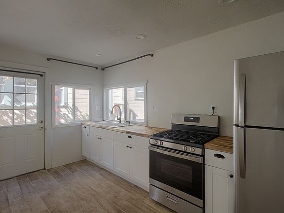 4th image of 105 2nd St #A
