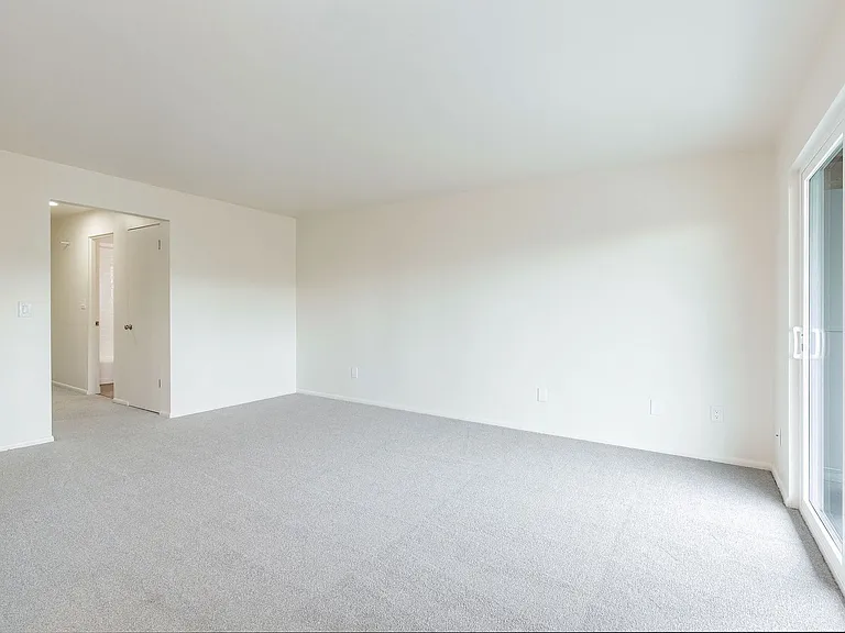 Barrett Apartments — Photo 23
