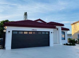 19906 NW 86th Ct, Hialeah, FL 33015
