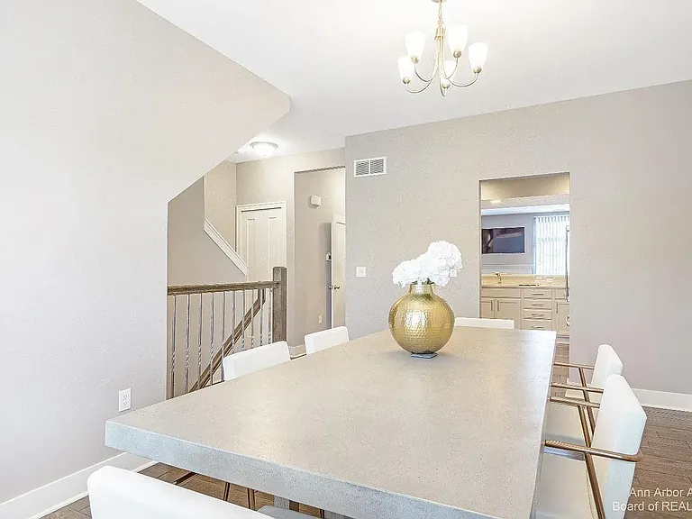2563 W Towne St — Photo 25