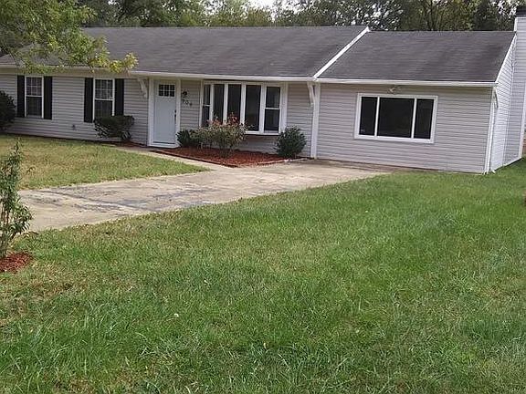 5th image of 906 Carriage House Ln