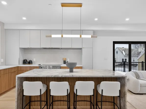290 Watertown St Floor 2, Newton, MA 02458