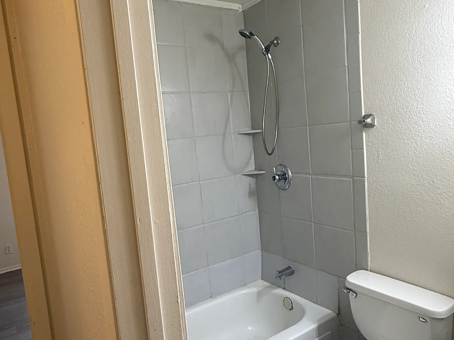 3 bed, 1030 sqft, $1,595 — Photo 3