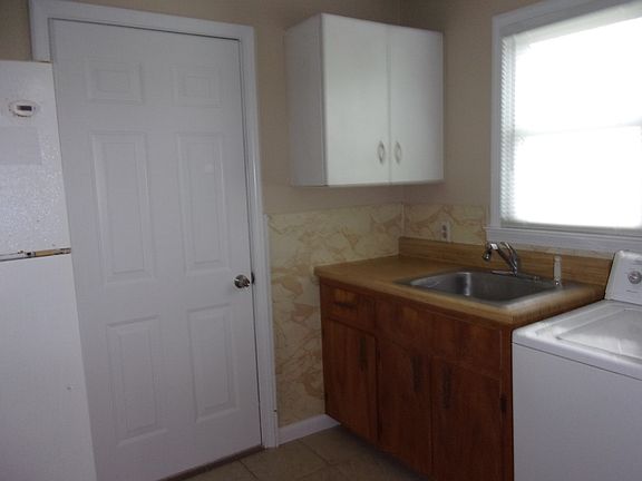 4th image of 1004 Lincoln St