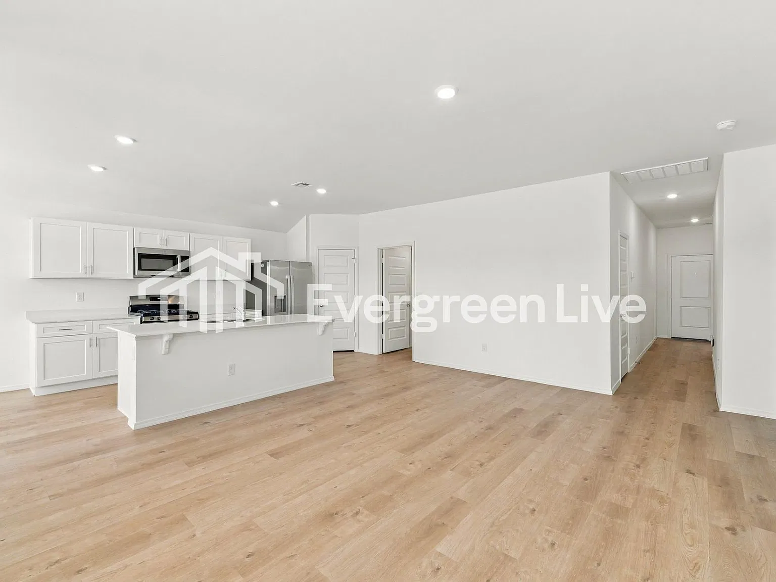 4 bed, 2.0 bath, 1613 sqft, $1,465 — Photo 3