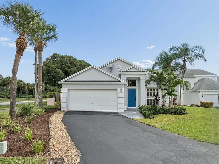 67 King Fisher Way #67 — Photo 1