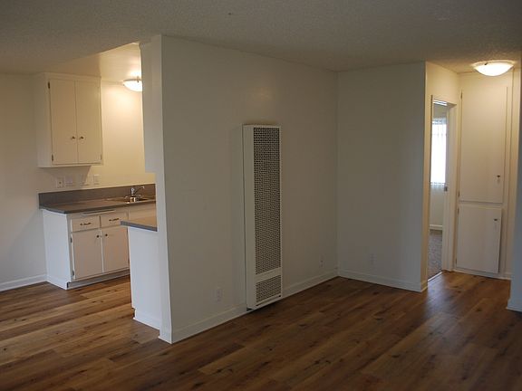 4th image of 135-153 S Hemlock St #147