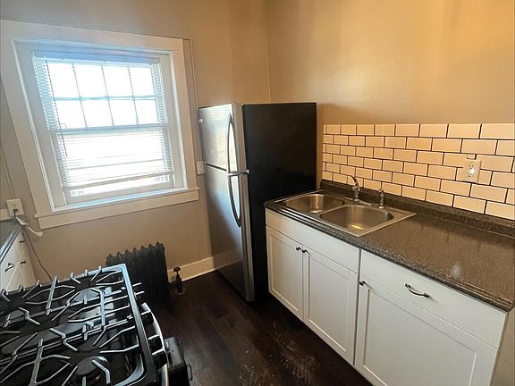 4th image of 3860 Harney St