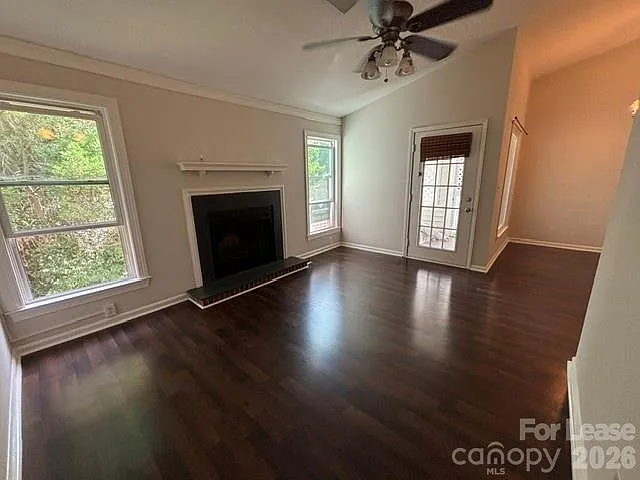 430 Queens Rd — Photo 7