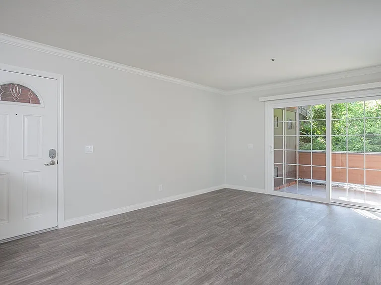 Crestwood Apartment Homes — Photo 17