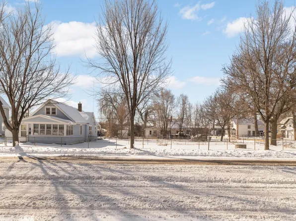 16 Sycamore St E, Saint Paul, MN 55117