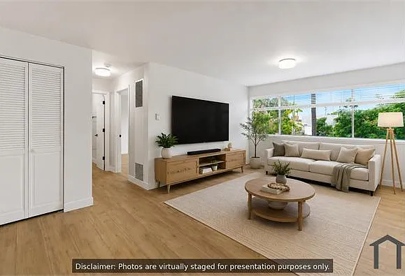 1922 S Hobart Blvd #9 — Photo 1