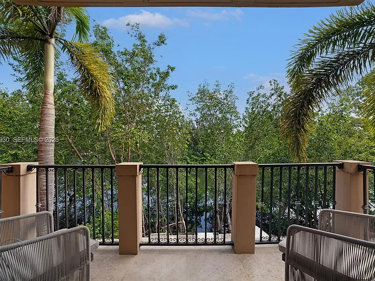 6226 Paradise Point Dr — Photo 34