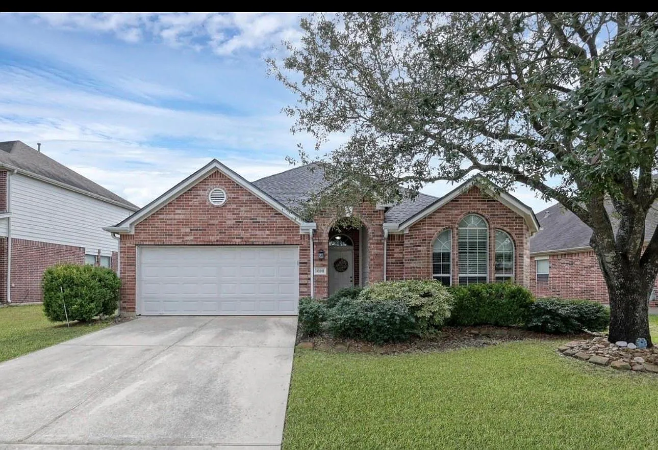 3 bed, 2.0 bath, $2,100 — Photo 1