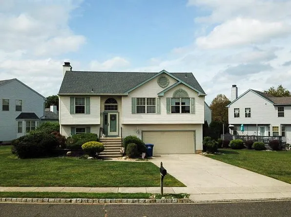 4 Teaberry Ln, Delran, NJ 08075
