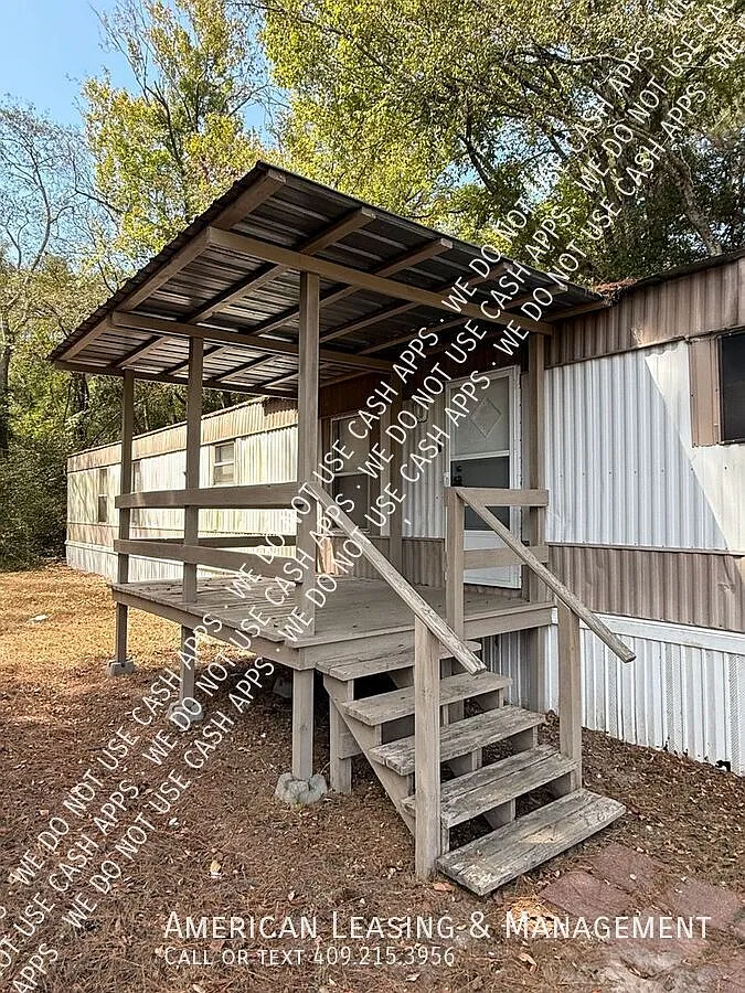 3 bedroom 2 bath! Lawn care included — Photo 3