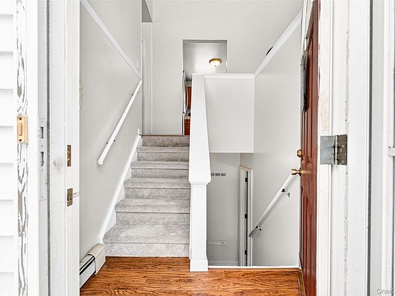 3rd image of 850 N Hillside Road