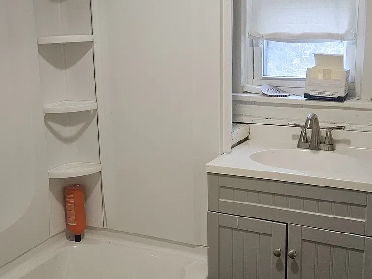 27 Bernice St — Photo 6