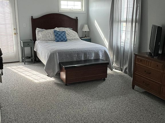 5th image of 84B Railroad Ave #84B
