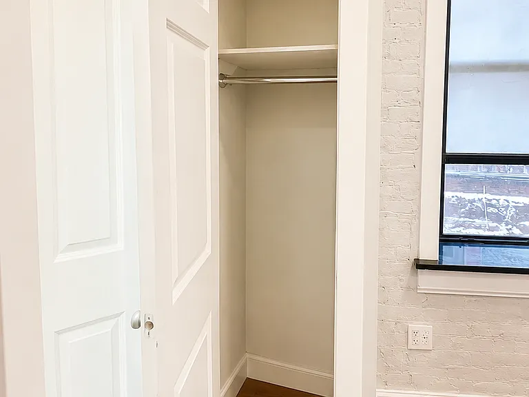 326 E 35th St #2 — Photo 2