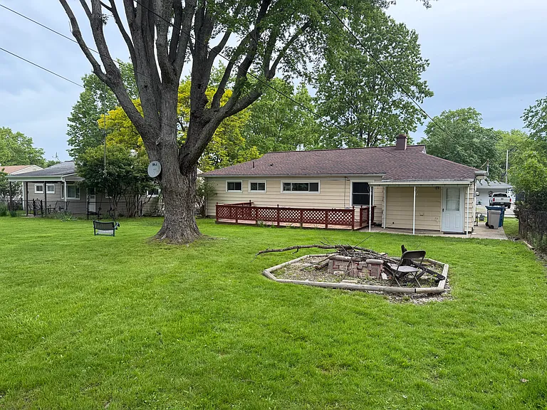 9047 Newkirk Dr — Photo 4