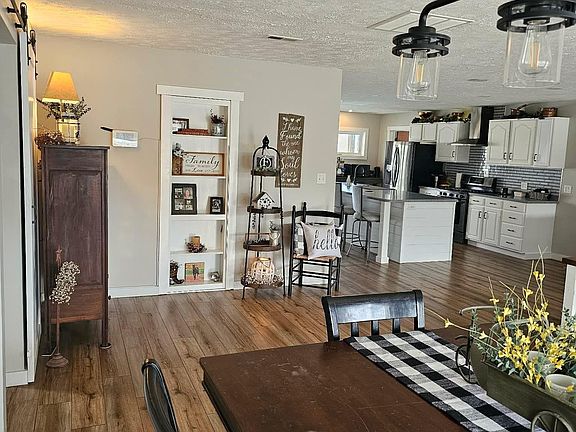 5th image of 2109 N Carithers Rd