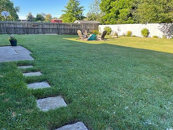 4th image of 206 Woodbury Dr
