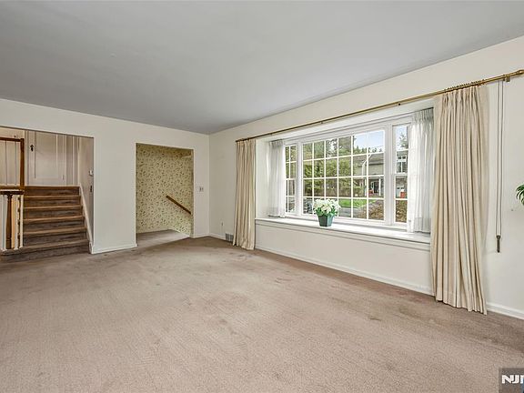 3rd image of 401 Hamilton Road