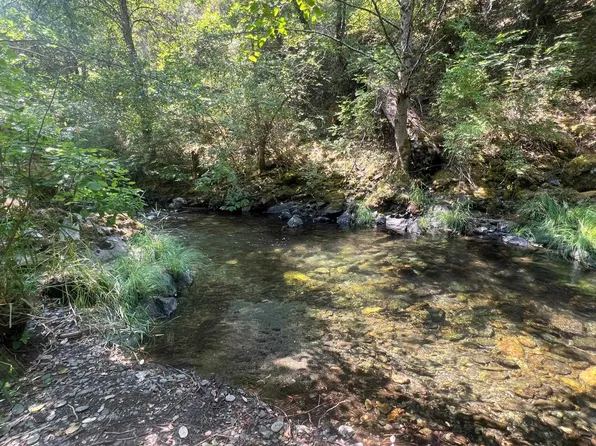 1050 Road, Seiad Valley, CA 96086