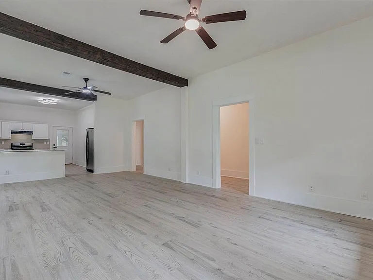 1302 Ross St — Photo 6