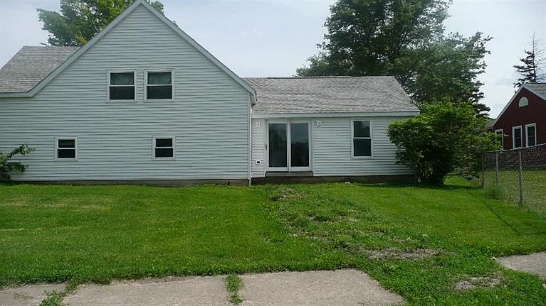 2nd image of 702 11th St