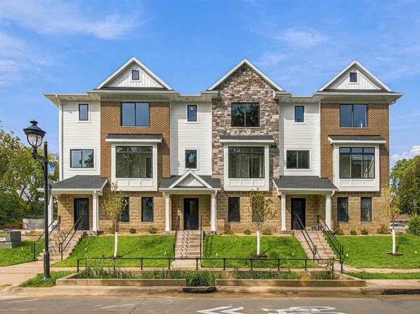 211 5th St APT B, Coralville, IA 52241