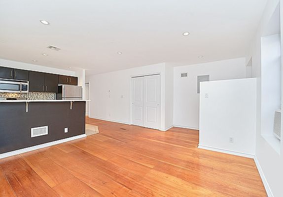 4th image of 2107 5th Ave
