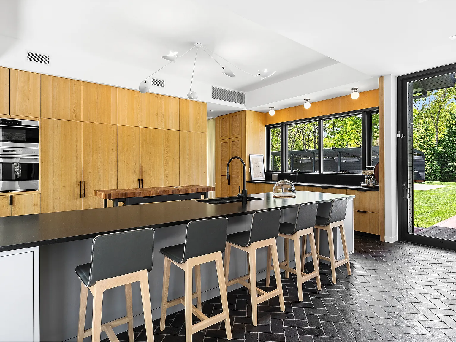 Sag Harbor Luxe Retreat — Photo 4