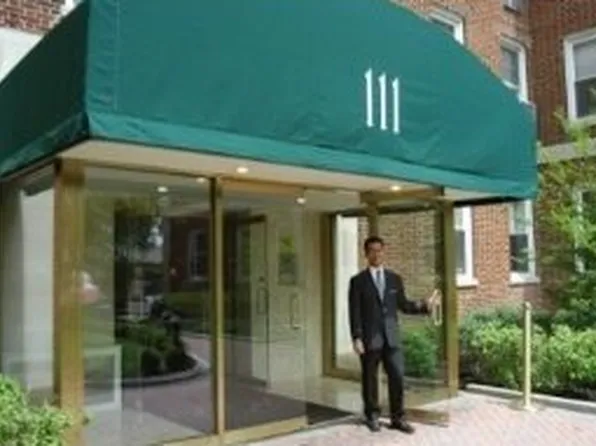 111 7th St, Garden City, NY 11530
