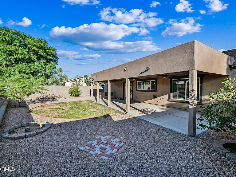 2914 E Michelle Dr — Photo 22