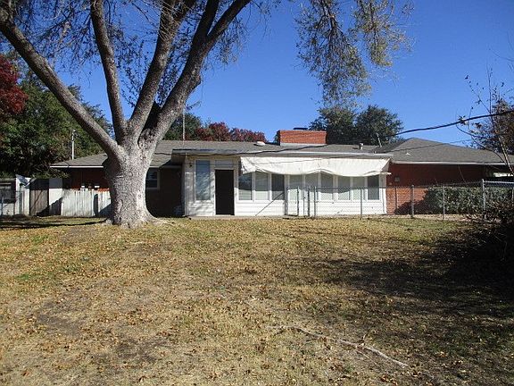 2nd image of 2201 Douglas Dr