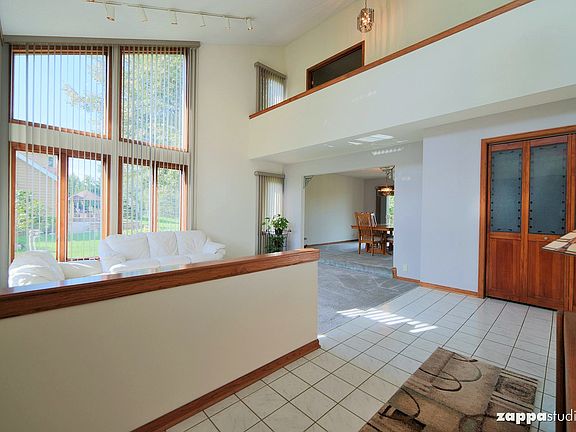 4th image of 868 Kingston Ln