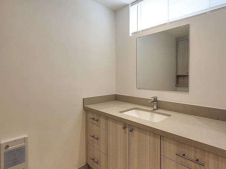 18 Coxwell Ave #LOWER — Photo 11