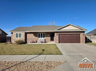 2341 Glenwood Dr, Garden City, KS 67846