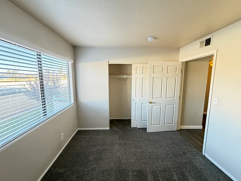 960 N Sloan Ln #104 — Photo 20