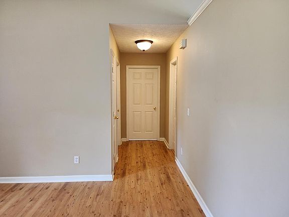5th image of 3255 Lindenwood Dr