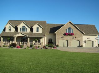 1304 5th St SE, Roseau, MN 56751