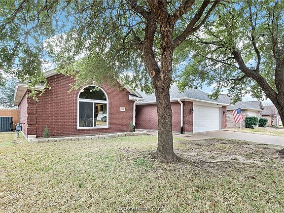 3rd image of 304 Regensburg Ln
