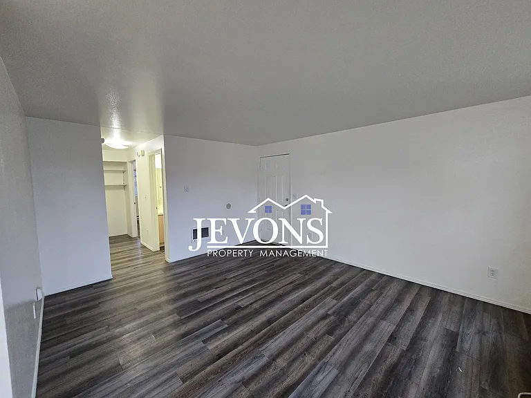 311 N 6th St #6 — Photo 6
